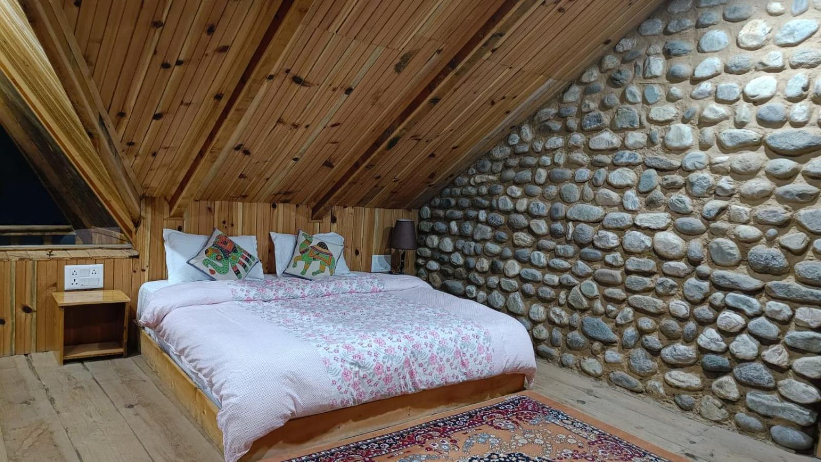 Ishan Log Huts-A Boutique Home Stay Banjār Eksteriør bilde