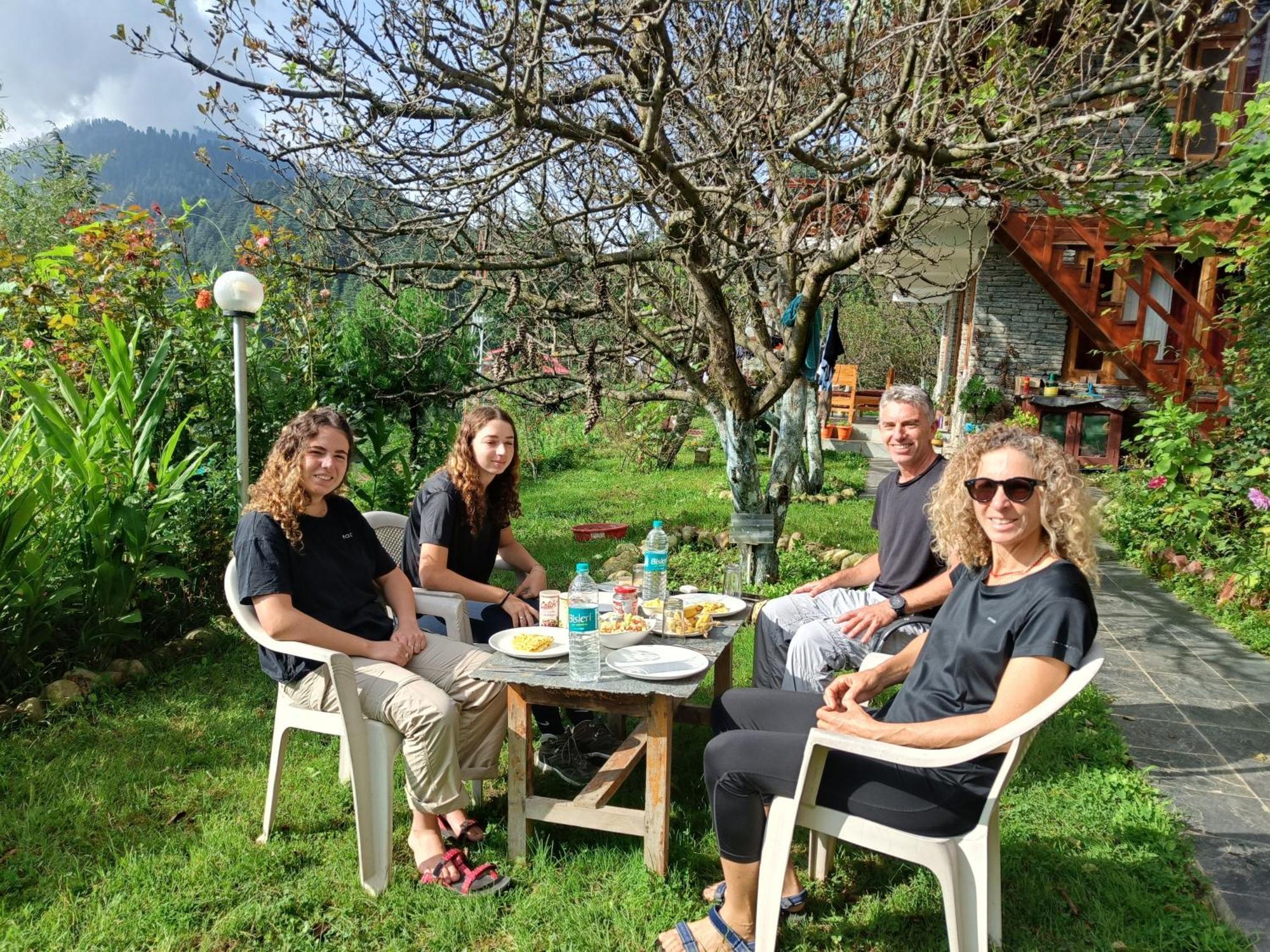 Ishan Log Huts-A Boutique Home Stay Banjār Eksteriør bilde