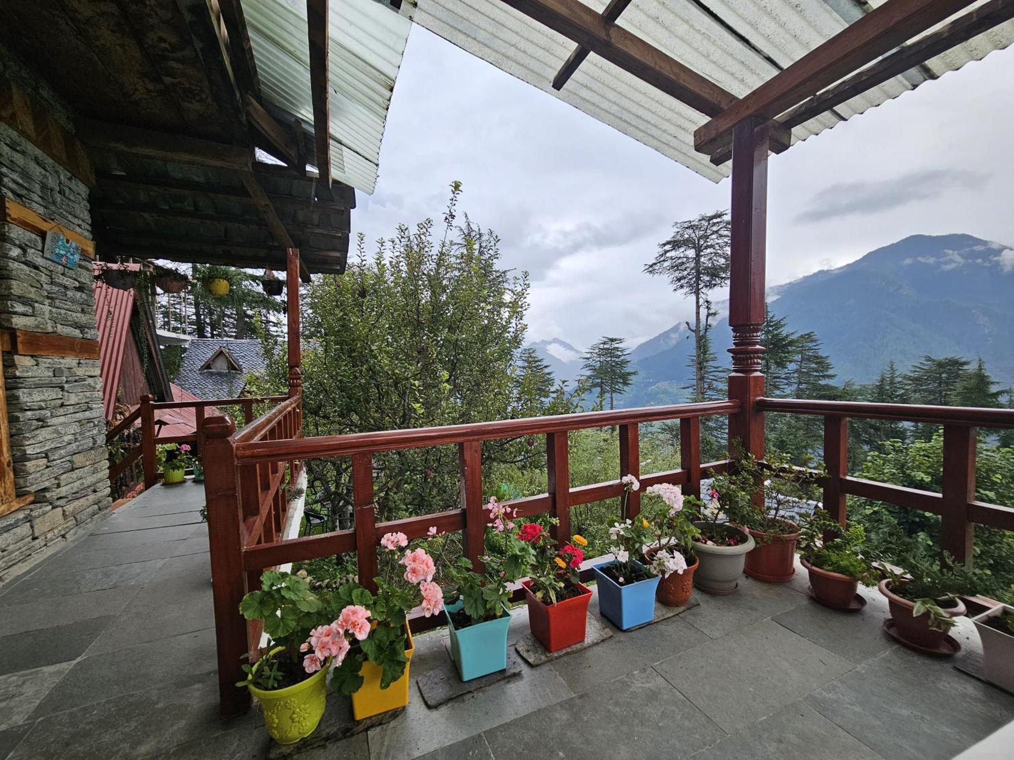 Ishan Log Huts-A Boutique Home Stay Banjār Eksteriør bilde